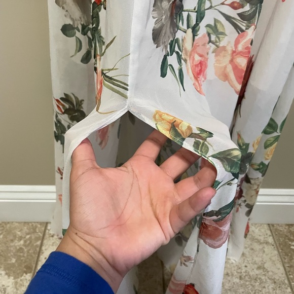 Great dress, has flowers and chest piece - Picture 6 of 6